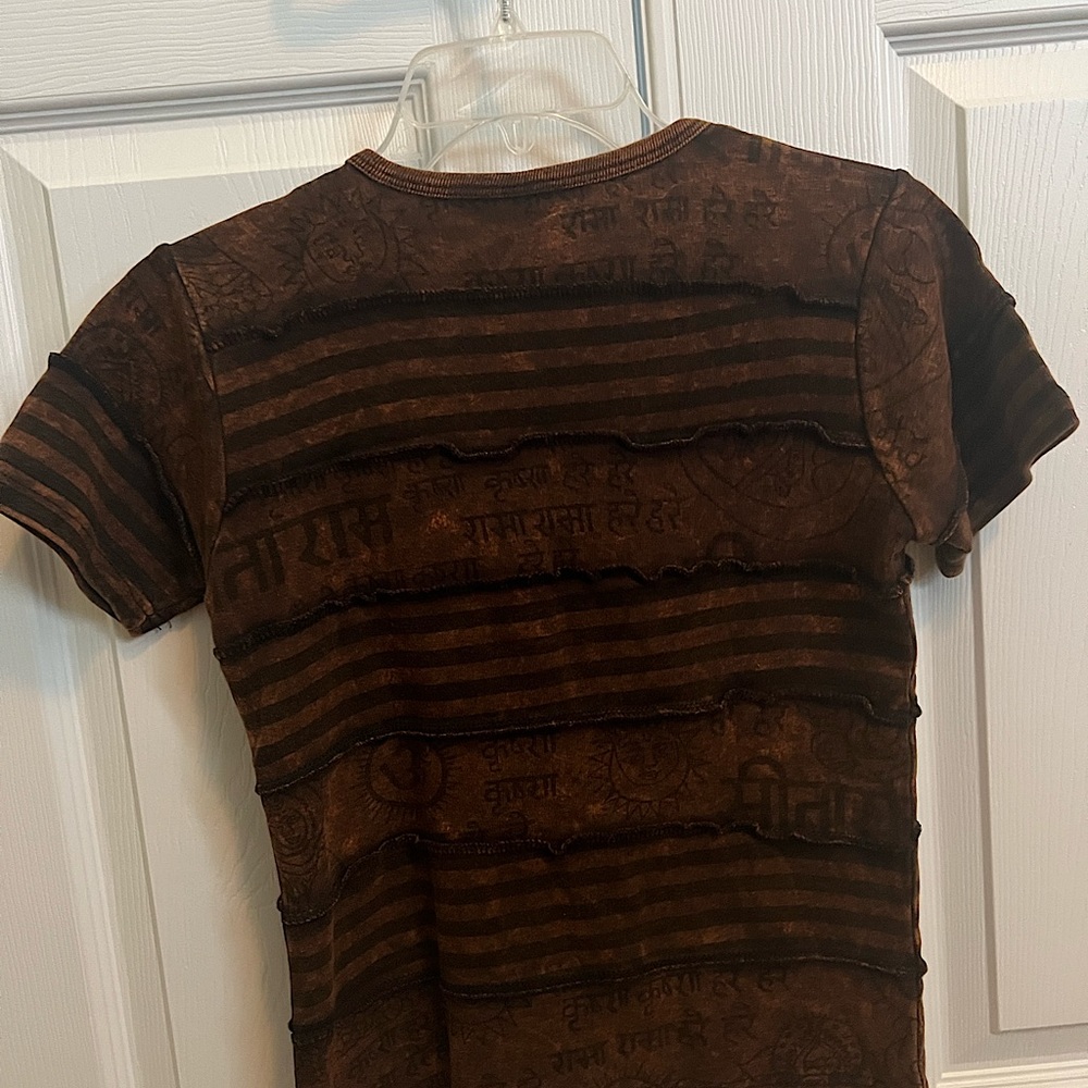 Women’s shirt in a dark brown-reddish color. Size medium. Lightly used.